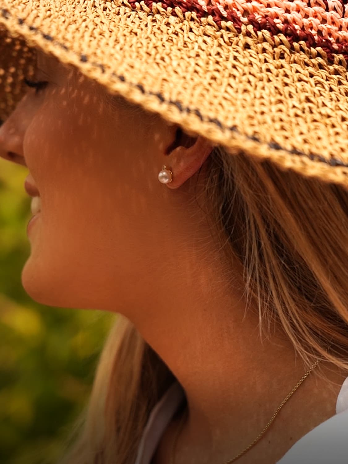 Damenohrringe aus echtem Gelbgold mit Zirkonia & Süßwasserperle am Damenohr - Orif | Skintype