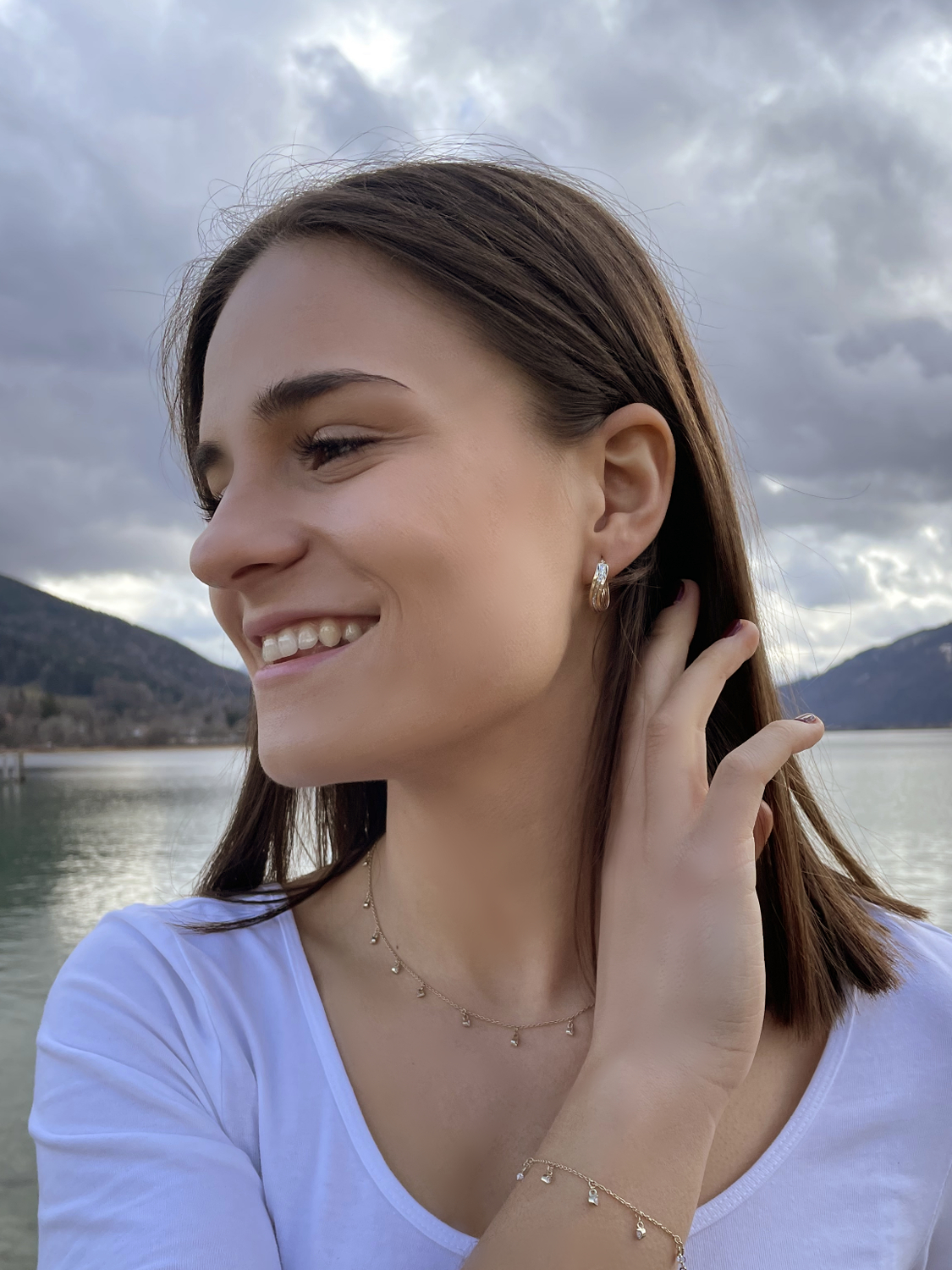 Damencreolen aus echtem Gelbgold & Weißgold mit Diamantierung an Damenohr - Eartwist | Skintype