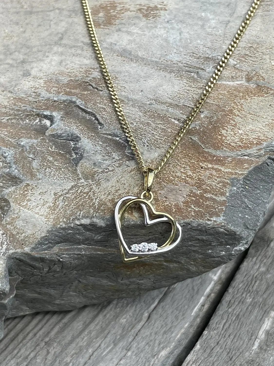 Damenanhänger aus echtem Gelbgold & Weißgold mit Zirkonia auf Stein - Katharina | Stilleben