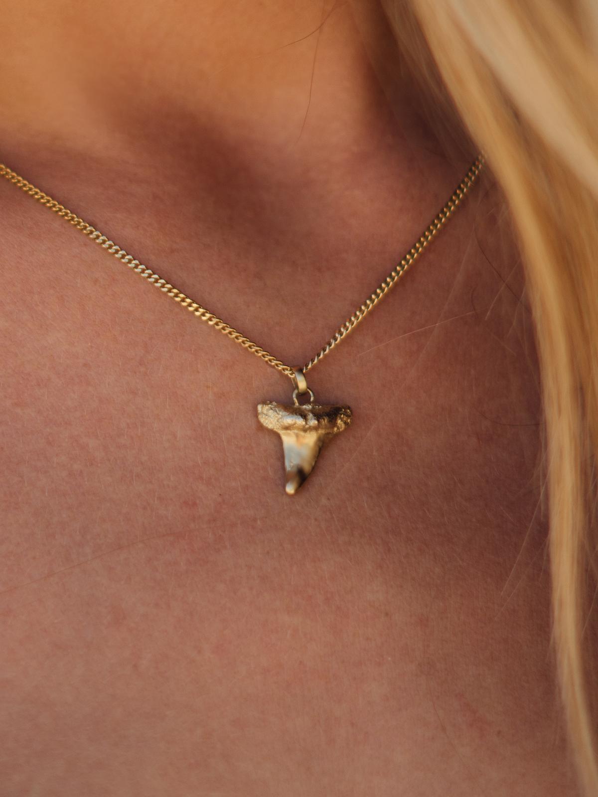 Shark Gold | Anhänger mit Halskette aus echtem Gelbgold | Ansicht 2