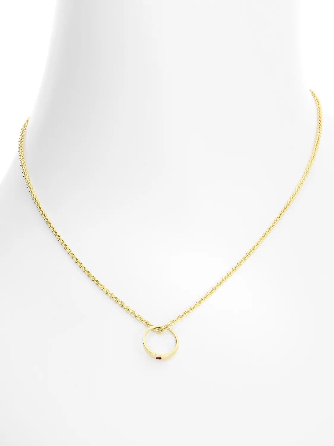 Taufring aus echtem Gelbgold mit Rubin Edelstein - Birthy | Büstenansicht