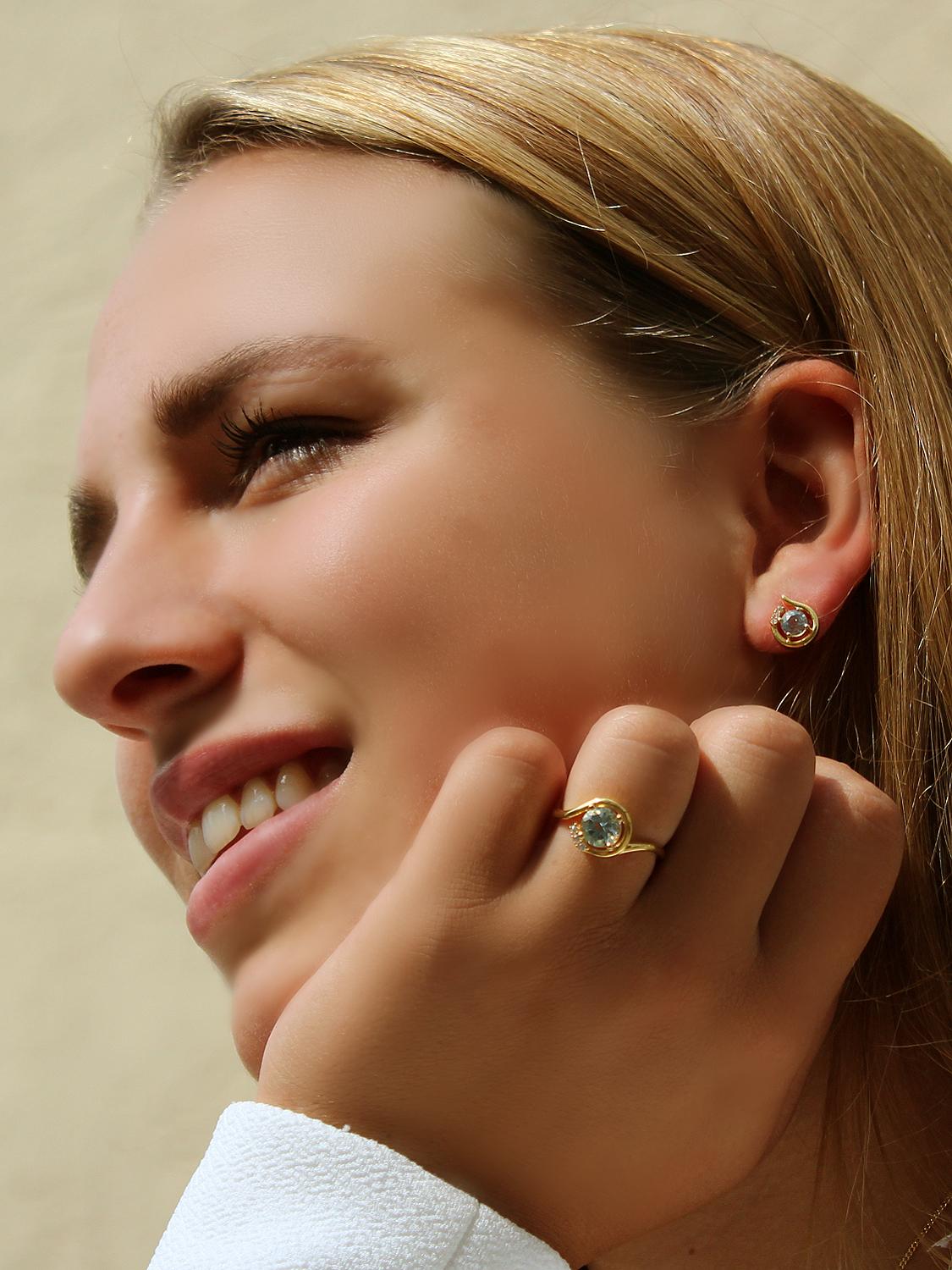 Sala - Blautopas Zirkonia Edelsteinohrringe 333 Gold Sala - Blautopas Zirkonia Edelsteinohrringe 333 Gold