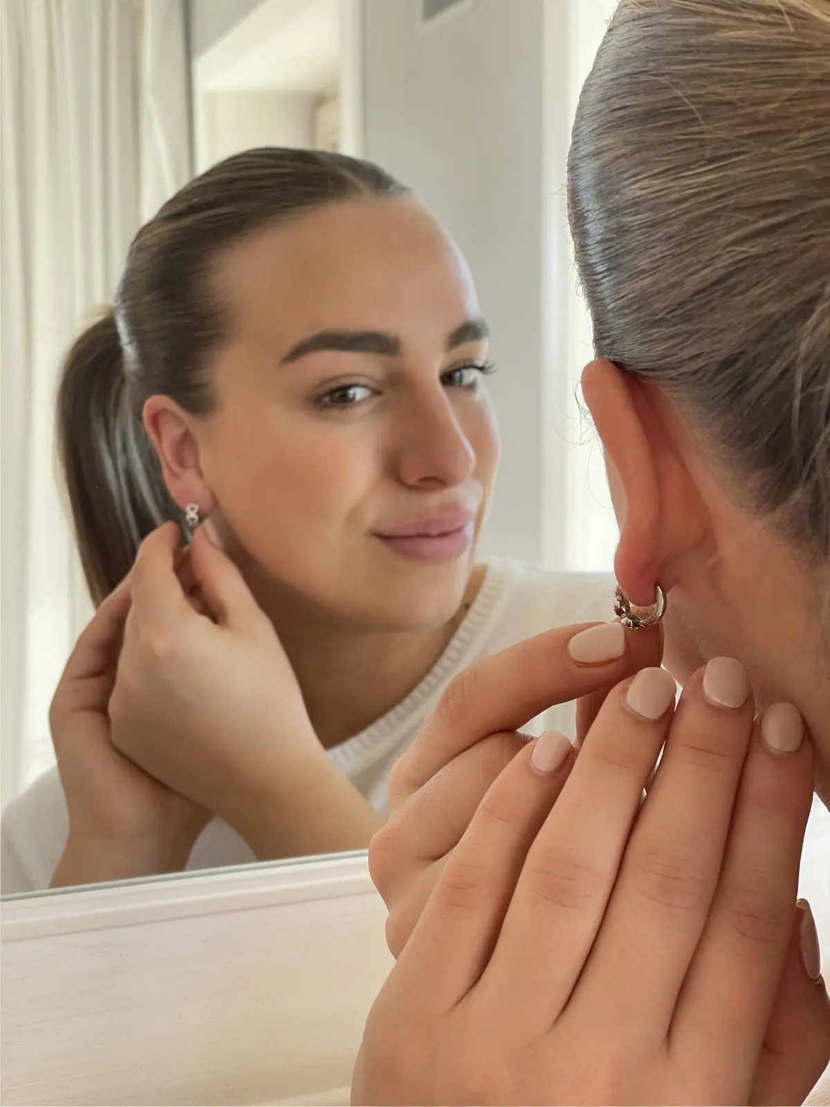 Saonara | Creolen aus echtem Sterlingsilber mit Zirkonia | Ansicht 2 Saonara | Creolen aus echtem Sterlingsilber mit Zirkonia | Ansicht 2