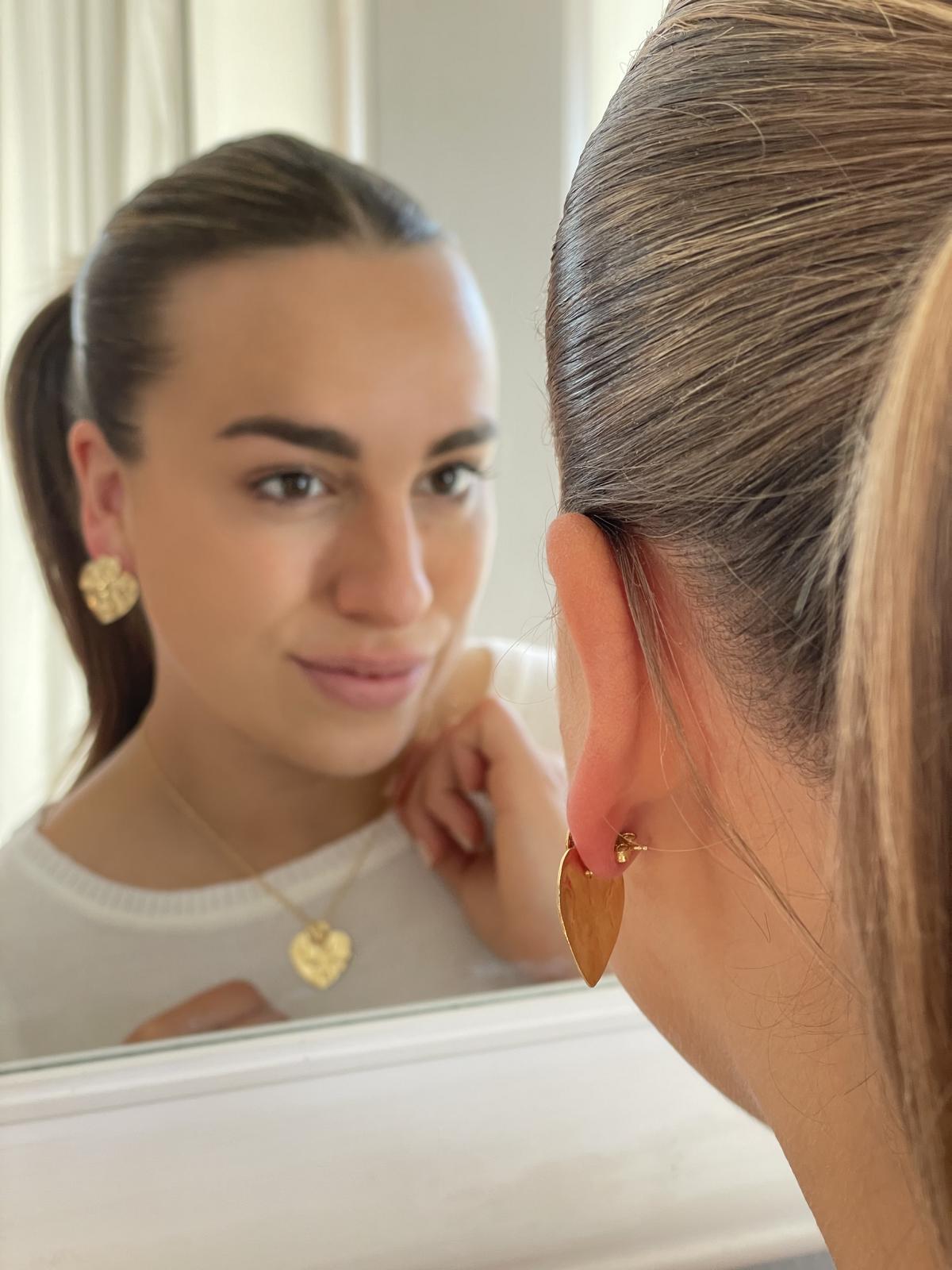 Damenohrringe aus echtem Sterlingsilber (vergoldet) an Damenohr - Camillia | Skintype