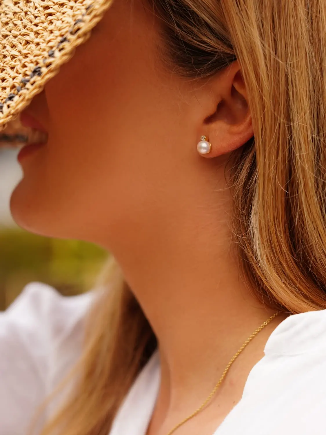 Damenohrringe aus echtem Gelbgold mit Zirkonia & Süßwasserperle am Damenohr - Orif | Skintype