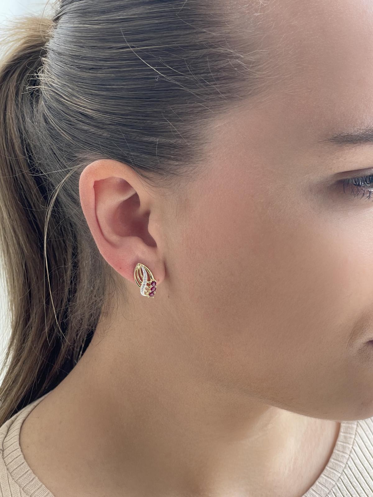 Our Lady - Damen Ohrringe Gold 333 (8 Karat) mit Rubinen & Diamanten - 0,01ct.