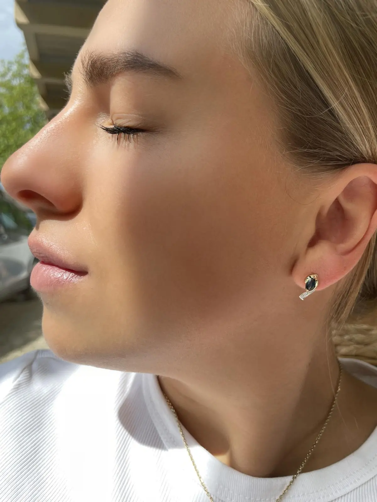 Eunundi | Ohrstecker aus echtem Gelbgold mit Saphir | Ansicht 3