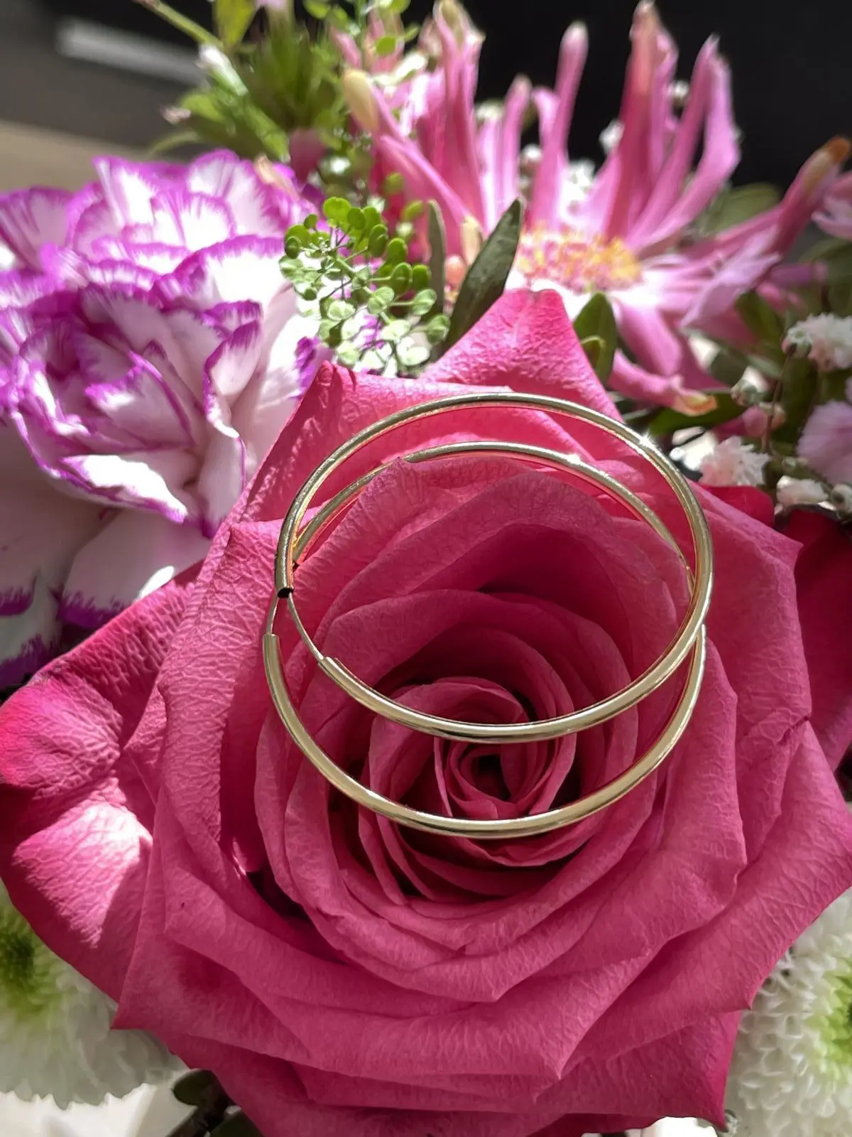 Cherry Kiss | Creolen aus echtem Gelbgold | Ansicht 5