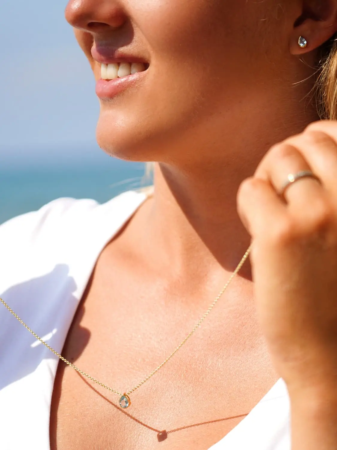 Mary Kay | Ohrstecker aus echtem Gelbgold mit Blautopas | Ansicht 4