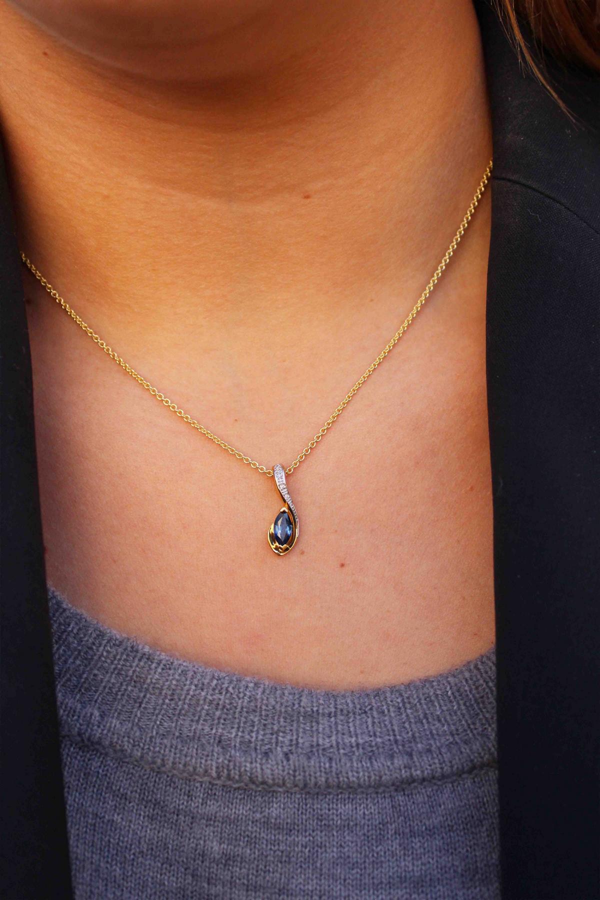 Eunundi | Anhänger aus echtem Gelbgold mit Saphir & Diamant | Ansicht 5