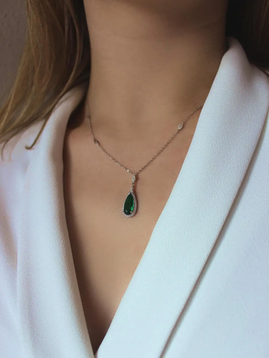 Nadine | Schmuckset aus echtem Sterlingsilber mit Zirkonia | Ansicht 6 Nadine | Schmuckset aus echtem Sterlingsilber mit Zirkonia | Ansicht 6