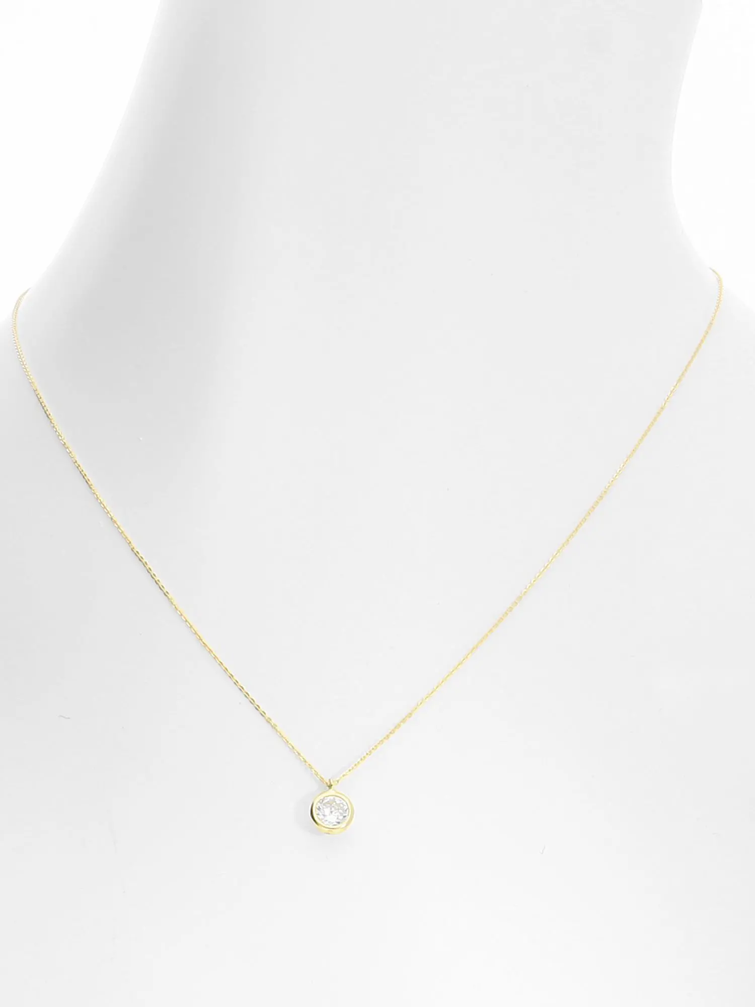 Halskette mit Anhänger für Damen aus echtem Gelbgold mit Zirkonia | Büstenansicht