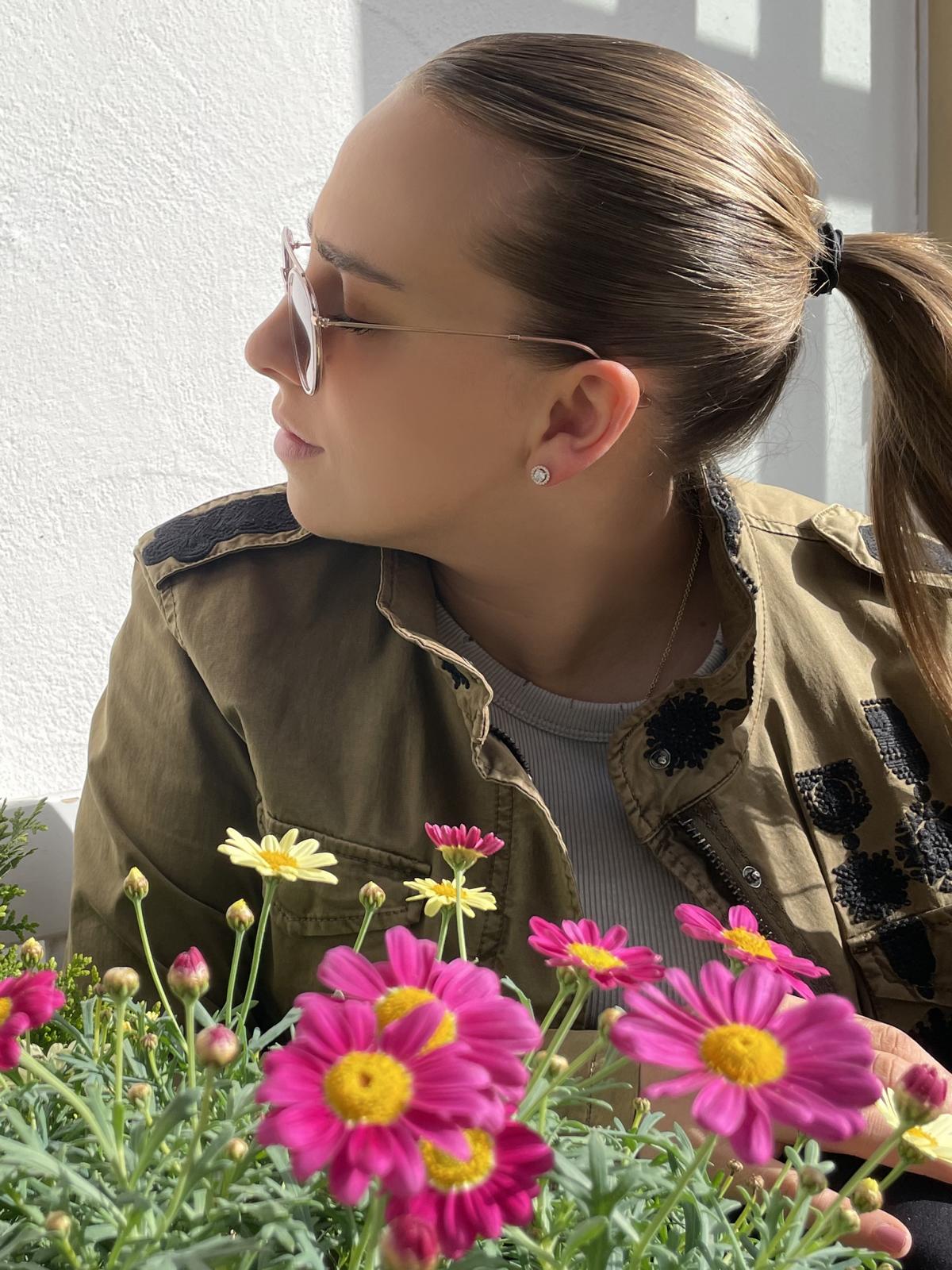 Damenohrringe aus echtem Gelbgold mit Zirkonia an Damenohr - Heathery | Skintype