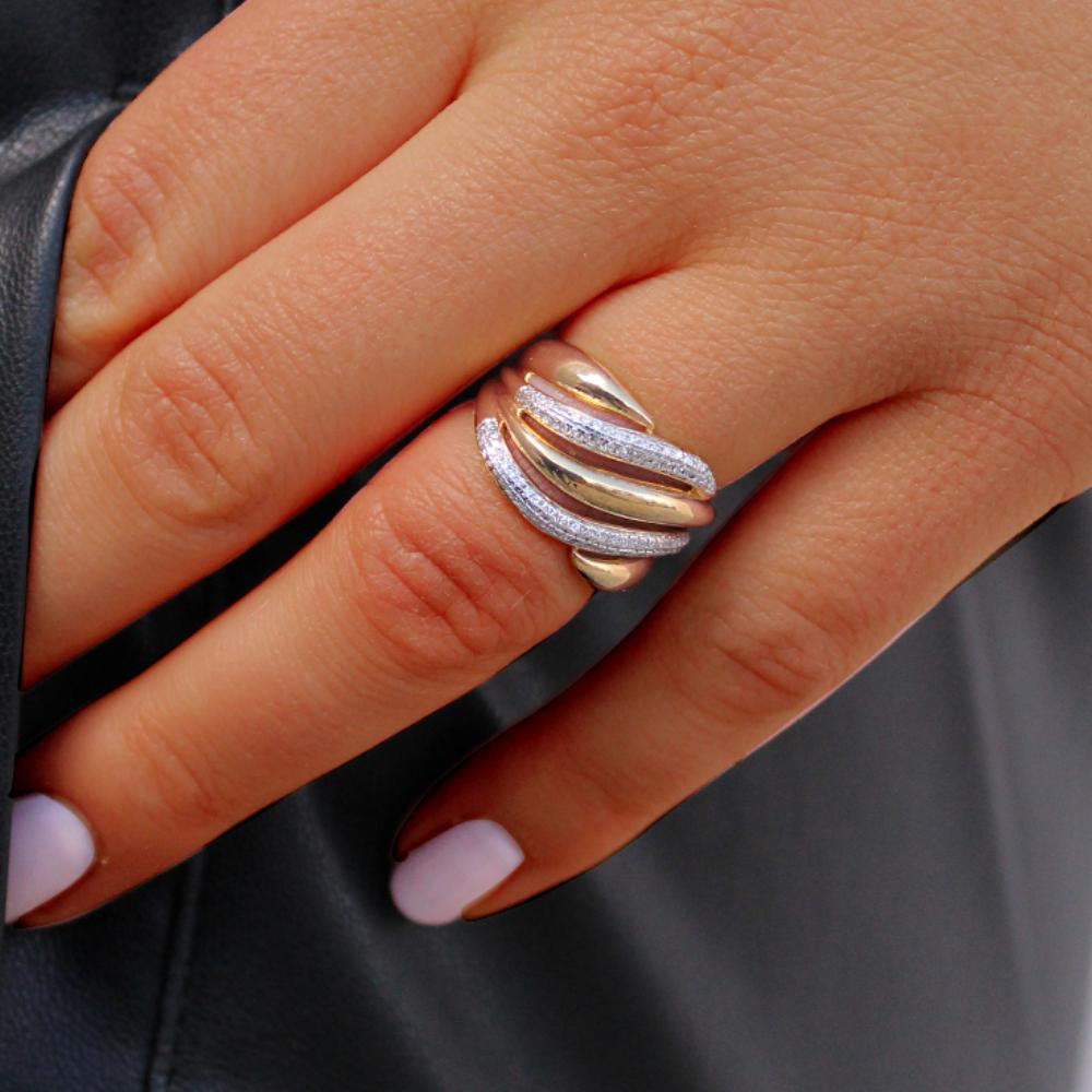 Ausgefallender Ring in Bicolor mit kleinen Steinchen