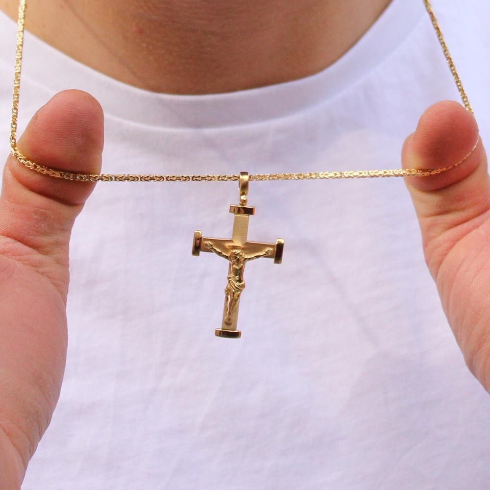 Kreuz in Gold an Goldkette