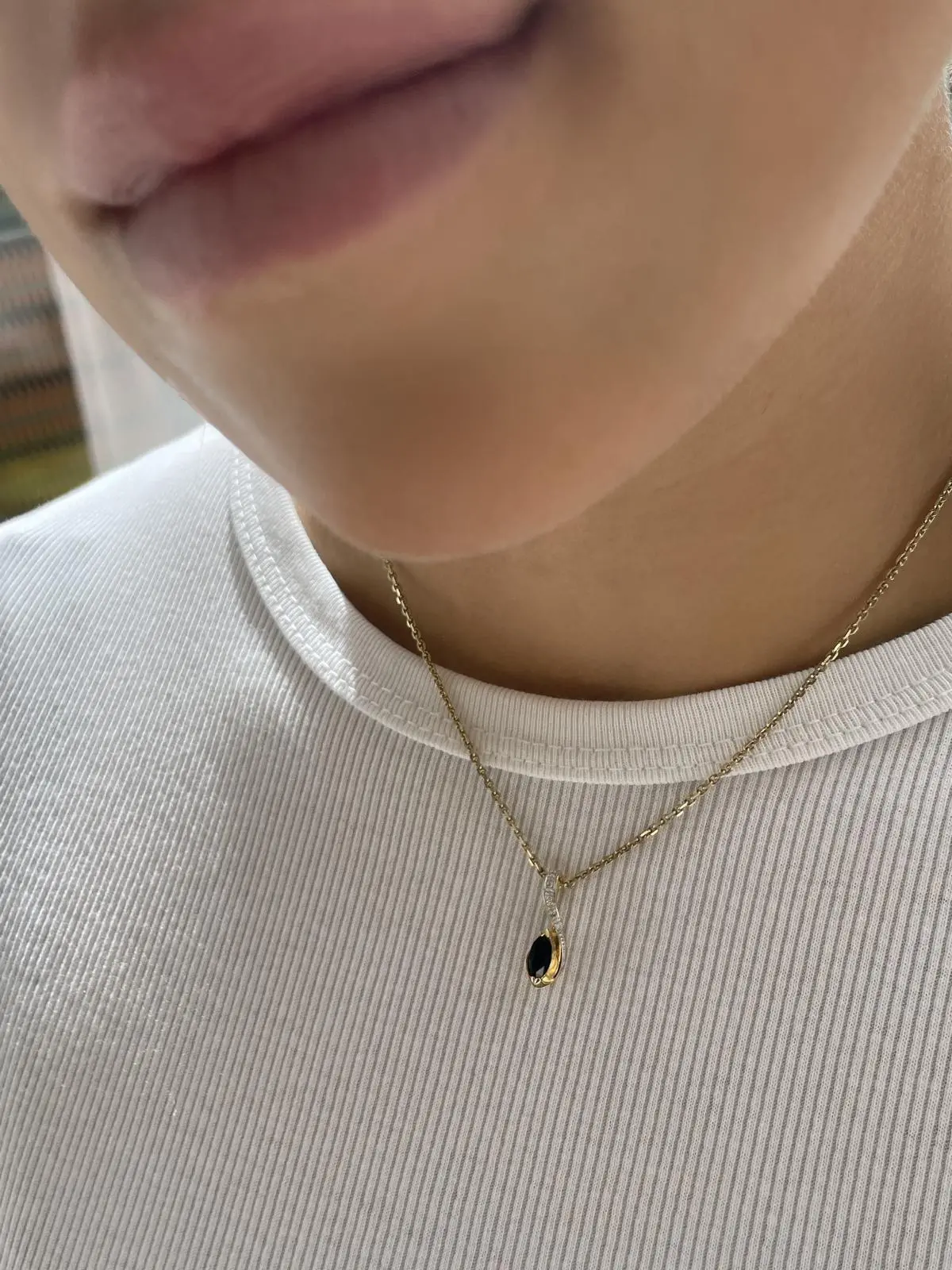 Eunundi | Anhänger aus echtem Gelbgold mit Saphir & Diamant | Ansicht 3