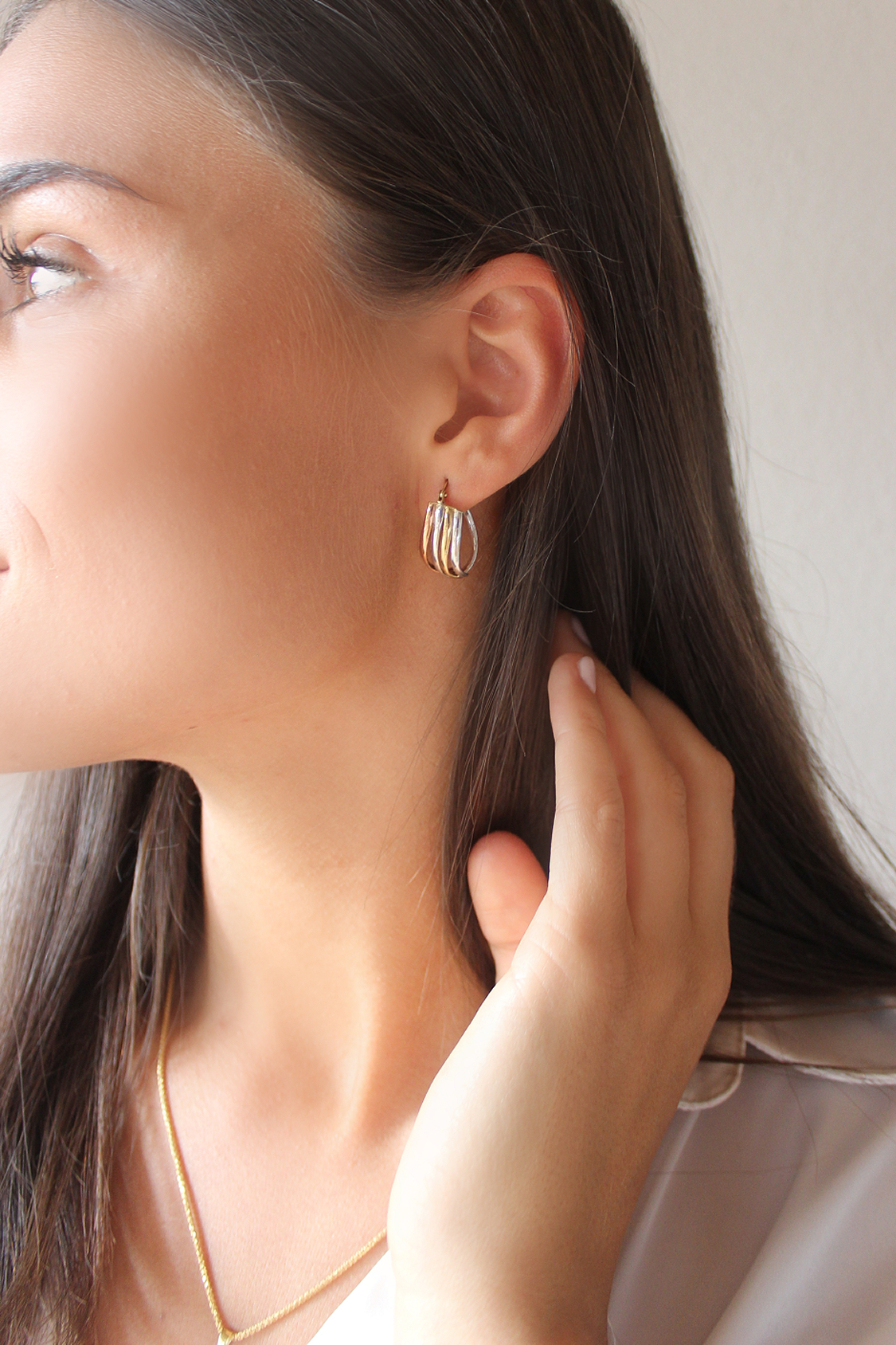 Damenohrringe aus echtem Gelbgold & Weißgold & Roségold an Damenohr - Mercier | Skintype