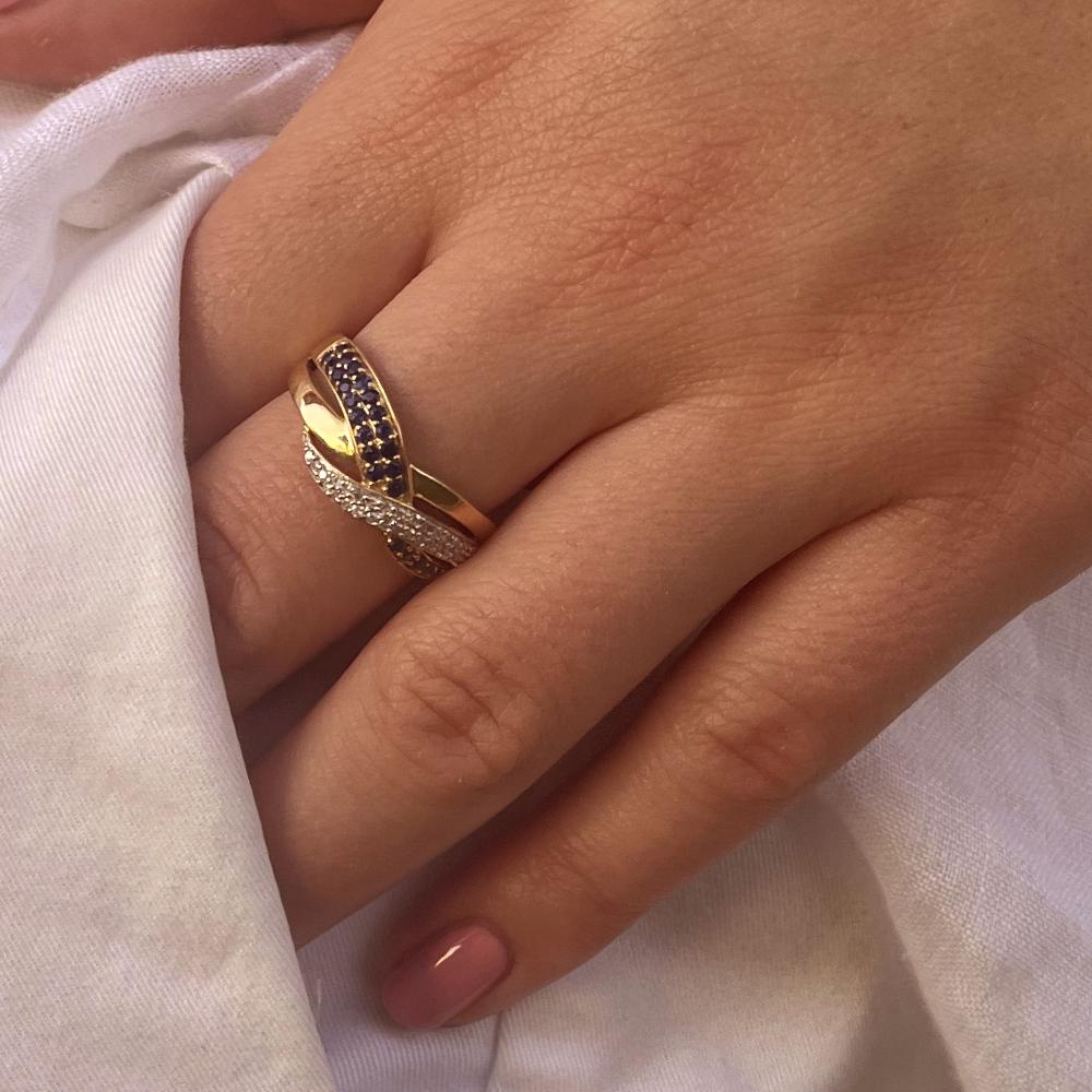 Besonderer Ring mit blauen Edelsteinen & weißen Diamanten