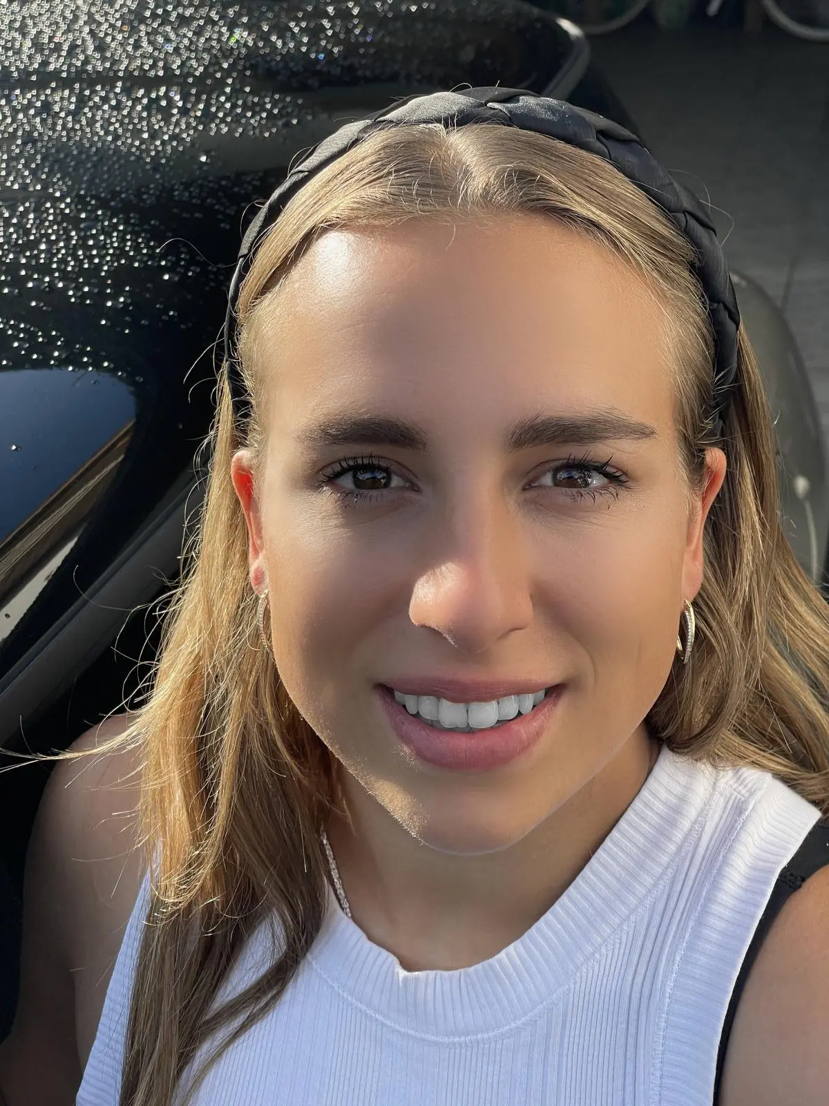 Damencreolen aus echtem Gelbgold & Weißgold mit Diamantierung am Damenohr - Jules | Skintype Damencreolen aus echtem Gelbgold & Weißgold mit Diamantierung am Damenohr - Jules | Skintype