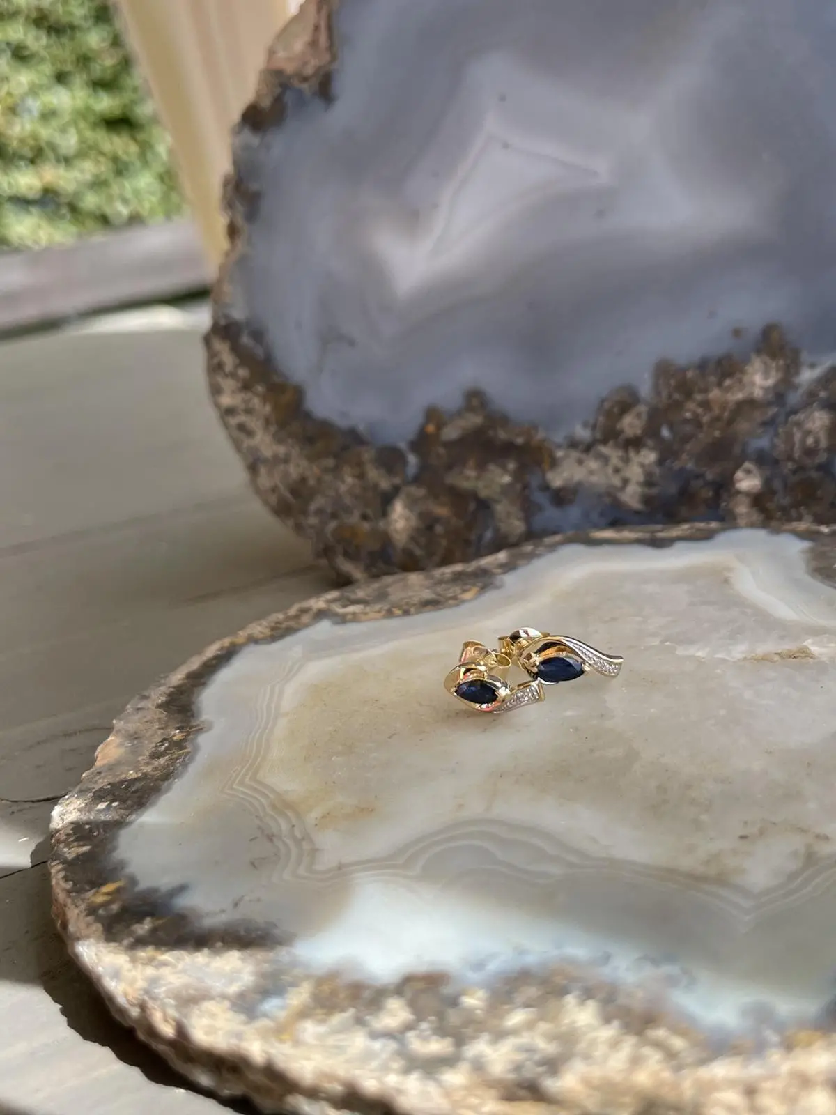 Eunundi | Ohrstecker aus echtem Gelbgold mit Saphir | Ansicht 8