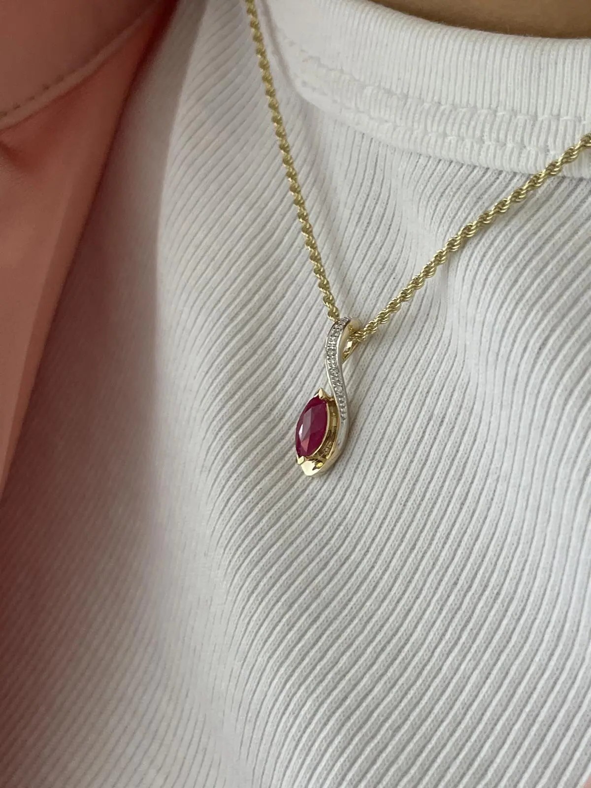 Kettenanhänger Damen Gold 375 mit Rubin & Diamant | Eunundi