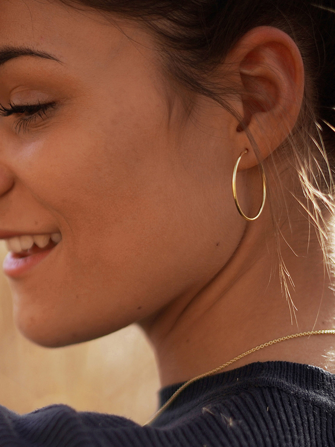 Damencreolen aus echtem Gelbgold am Damenohr - Paloma Blanca | Skintype Damencreolen aus echtem Gelbgold am Damenohr - Paloma Blanca | Skintype