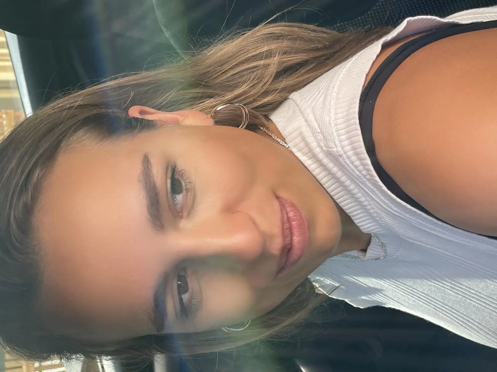 Damencreolen aus echtem Gelbgold & Weißgold an Damenohr - Isabella | Skintype Damencreolen aus echtem Gelbgold & Weißgold an Damenohr - Isabella | Skintype