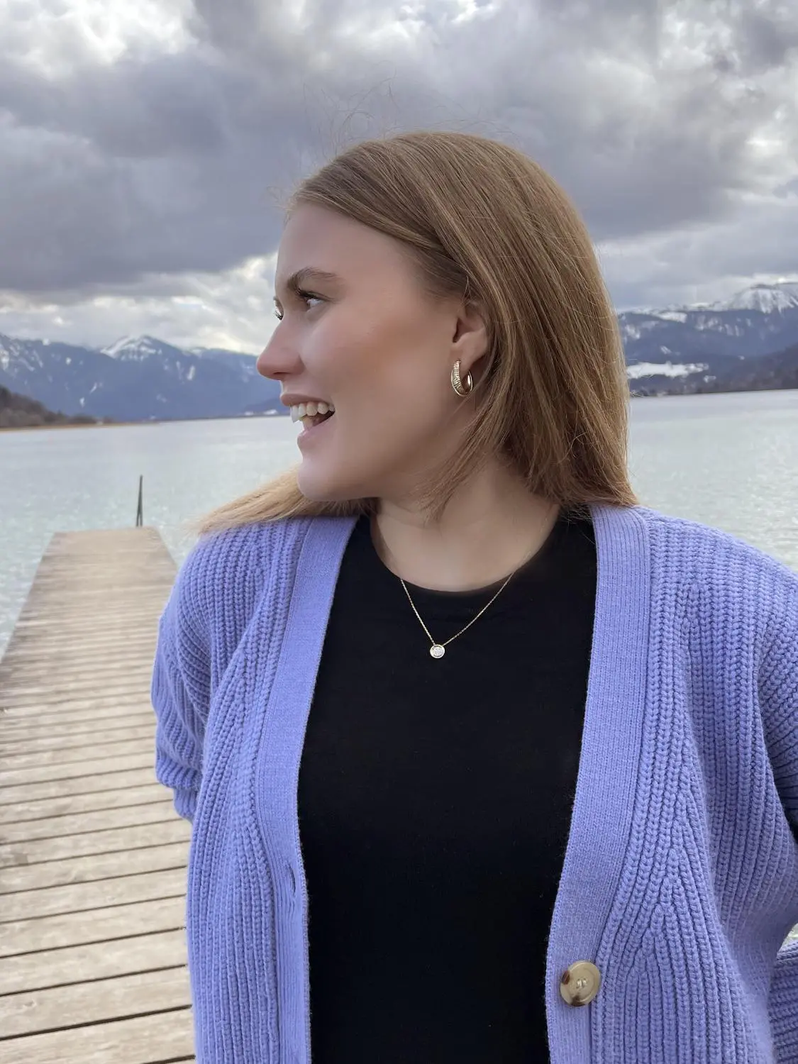 Damencreolan aus echtem Gelbgold & Weißgold mit Diamantierung an Damenohr - Juliana | Skintype Damencreolan aus echtem Gelbgold & Weißgold mit Diamantierung an Damenohr - Juliana | Skintype