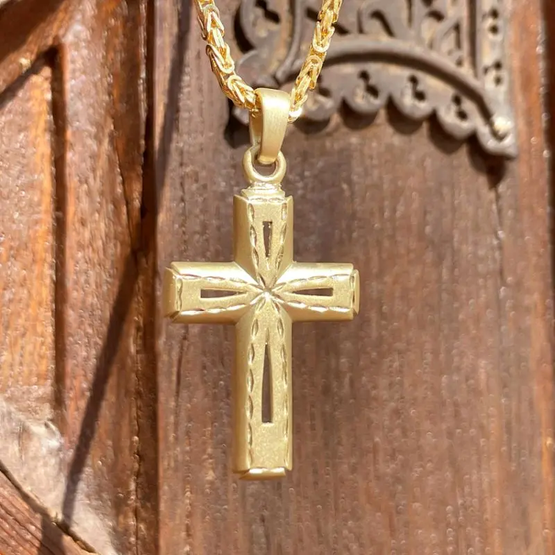 Herren-Kette mit Kreuz in Gold - Schlicht und Edel zugleich Herren-Kette mit Kreuz in Gold - Schlicht und Edel zugleich