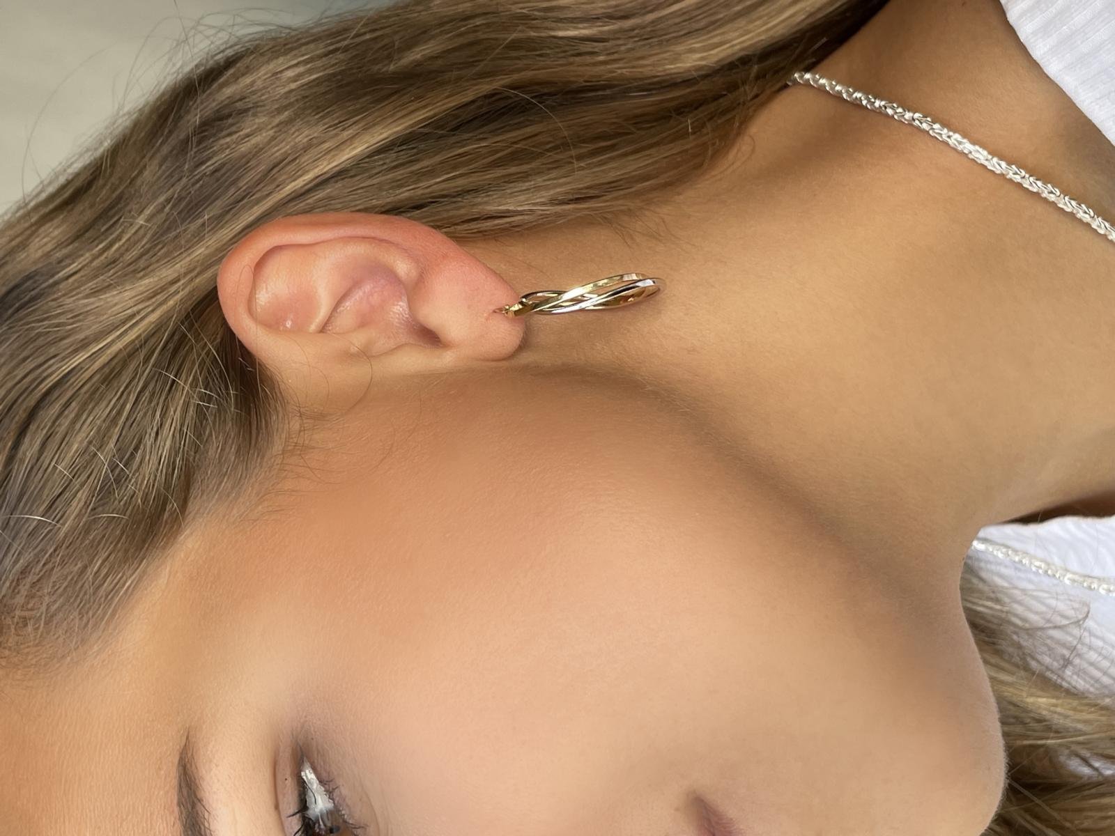 Damencreolen aus echtem Gelbgold & Weißgold an Damenohr - Isabella | Skintype