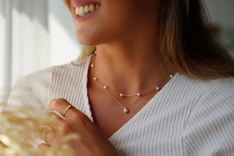 mygold_startseite-kategorie-product-teaser-goldene-blickfaenge-halskette-illona-perle_800x800