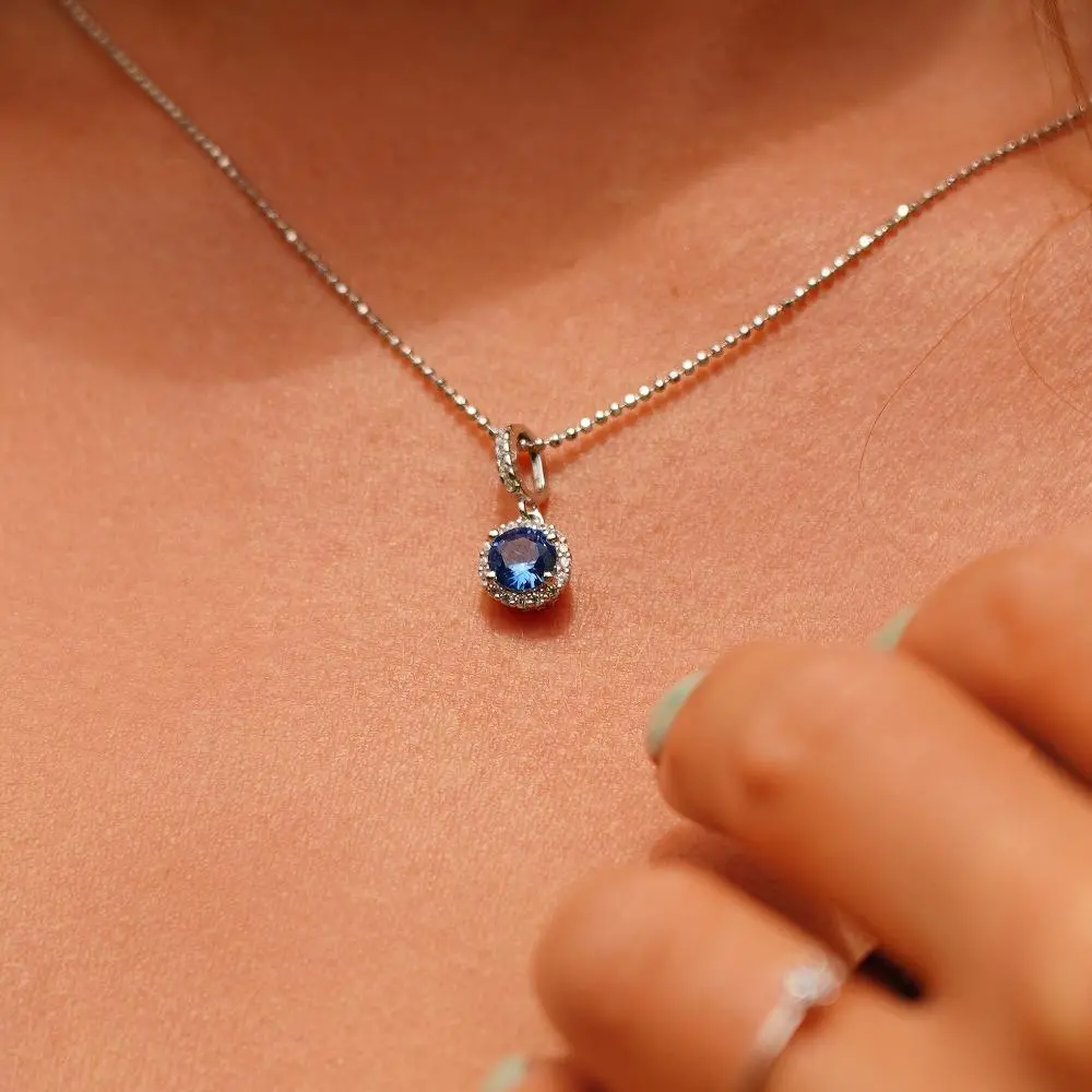 mygold_kategorie-halskette-anhaenger-silber-blau-zirkonia-amazone-maedchen