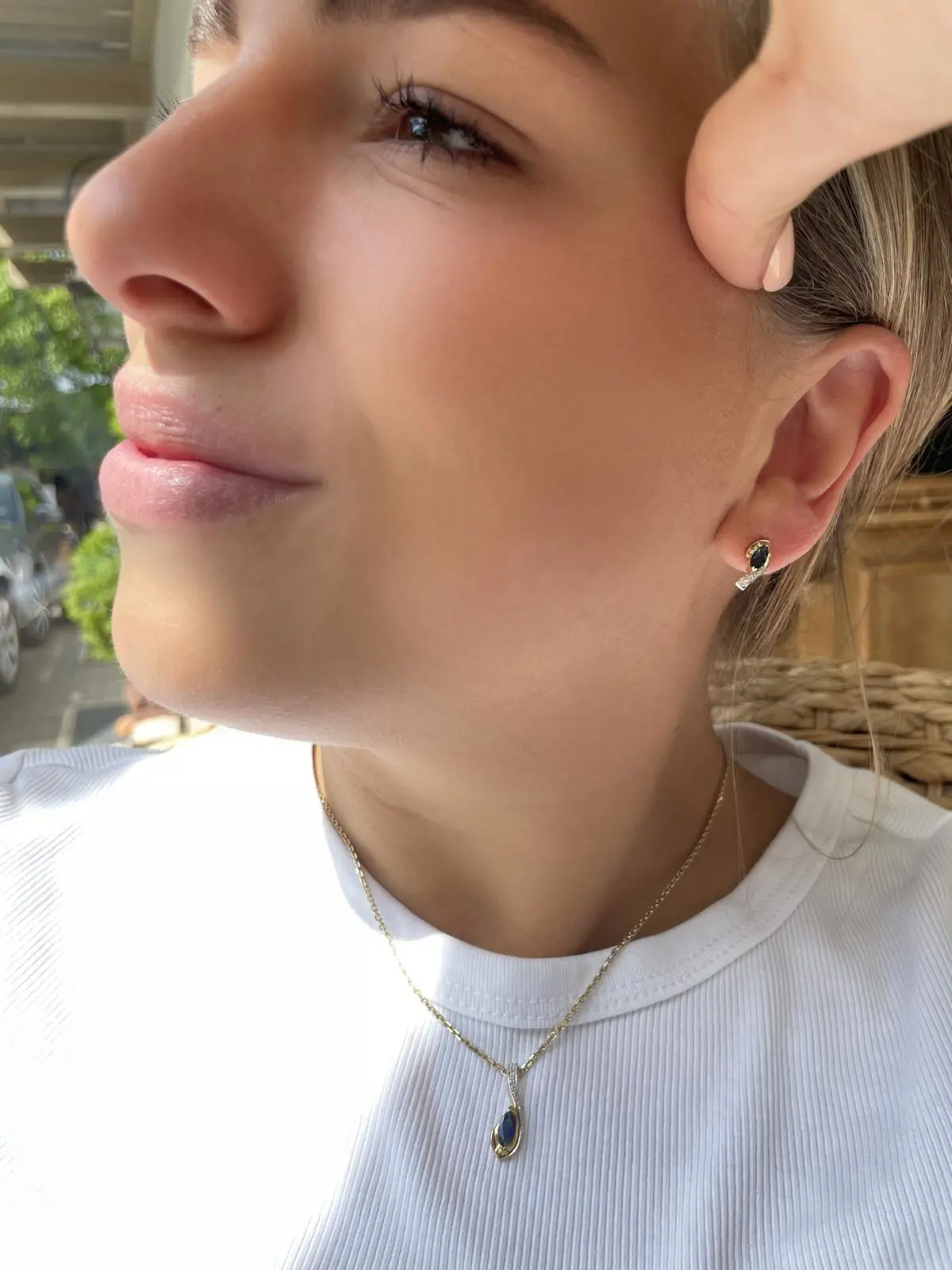 Eunundi | Ohrstecker aus echtem Gelbgold mit Saphir | Ansicht 4