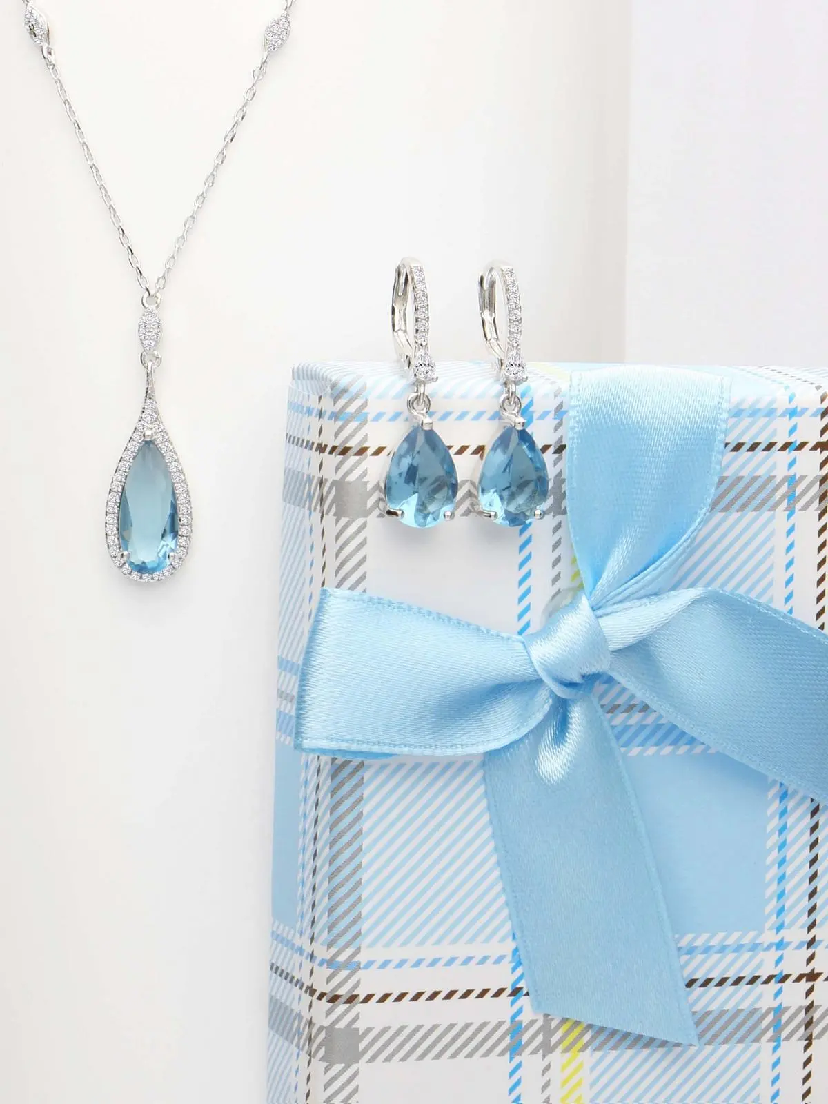 Nadine | Schmuckset aus echtem Sterlingsilber mit Zirkonia | Ansicht 17 Nadine | Schmuckset aus echtem Sterlingsilber mit Zirkonia | Ansicht 17