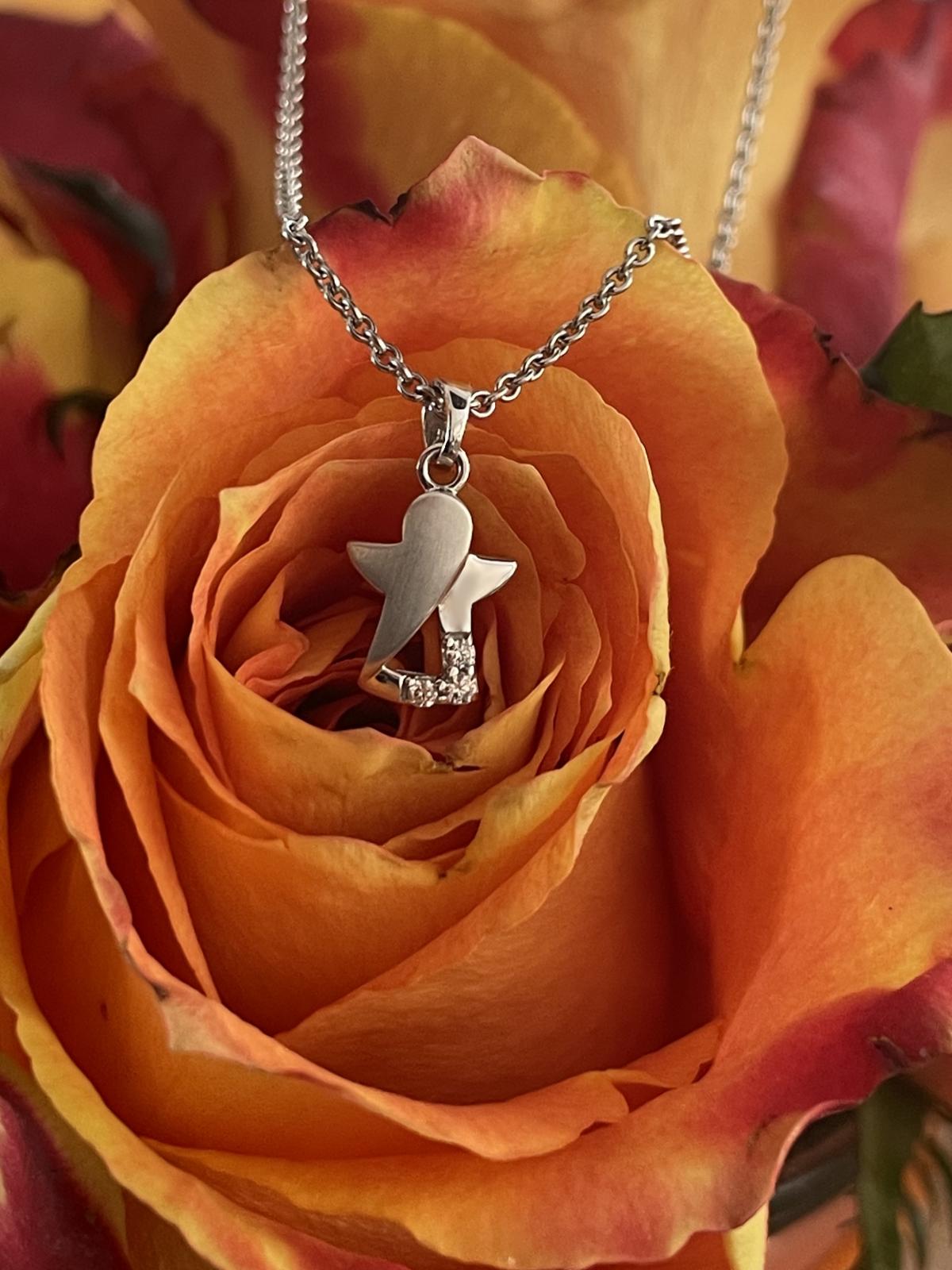 Modern Angel - Zirkonia Engelsanhänger 333 Gold