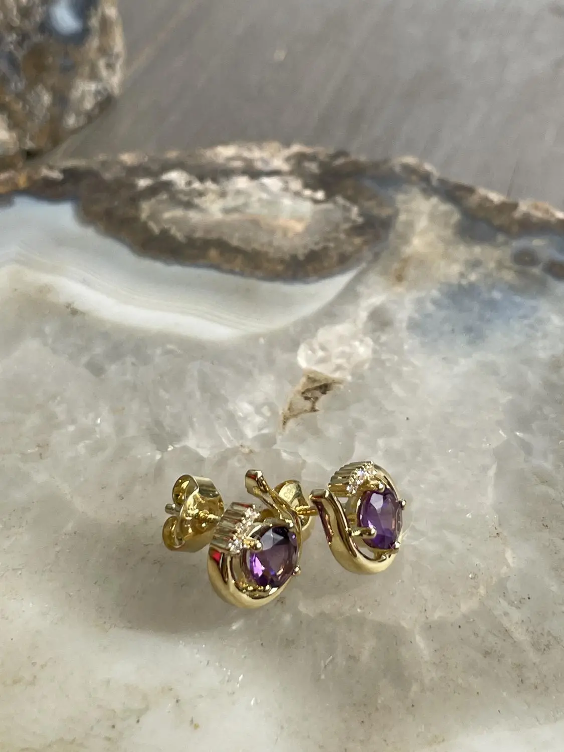 Sala - Amethyst Zirkonia Edelsteinohrringe 333 Gold Sala - Amethyst Zirkonia Edelsteinohrringe 333 Gold