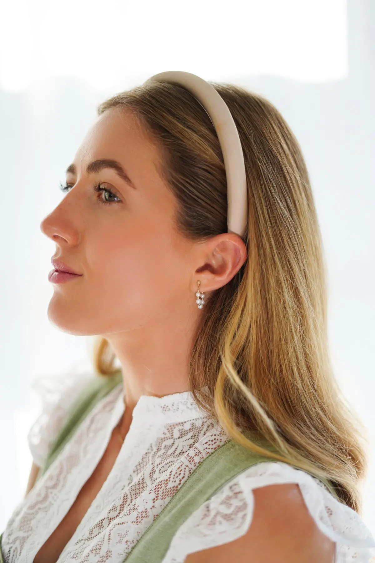 Yurika | Ohrringe aus echtem Gelbgold mit Süßwasserperle | Ansicht 3 Yurika | Ohrringe aus echtem Gelbgold mit Süßwasserperle | Ansicht 3