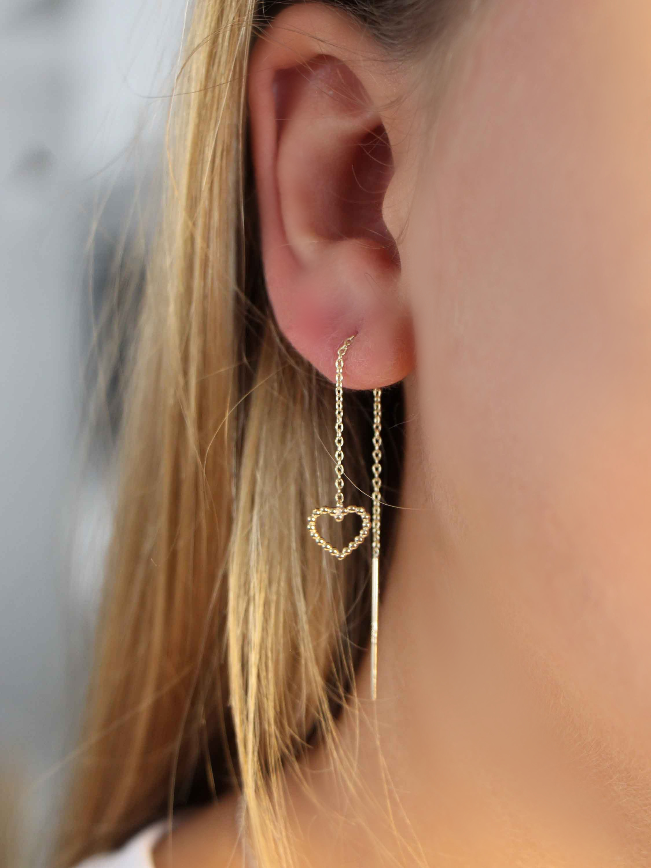 Damenohrringe aus echtem Gelbgold an Damenohr - Rossina | Skintype 