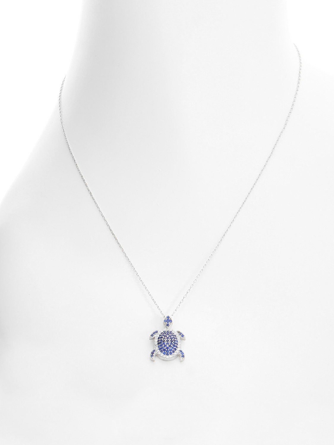 Halskette mit Anhänger aus echtem Sterlingsilber mit dunkelblauen Zirkonia - Patteka | Büstenansicht