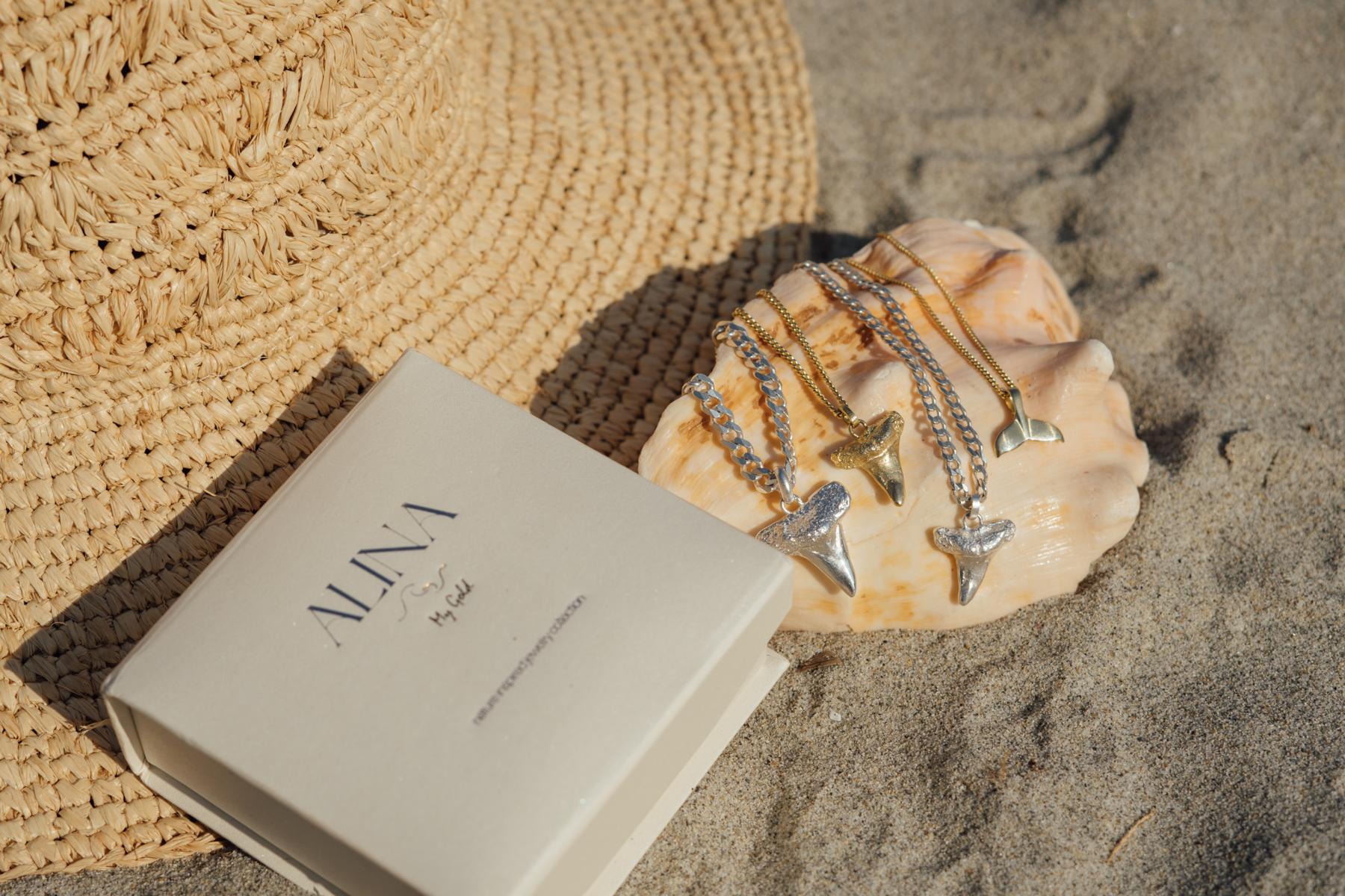 ALINA x MyGold Schmuckkollektion am Strand