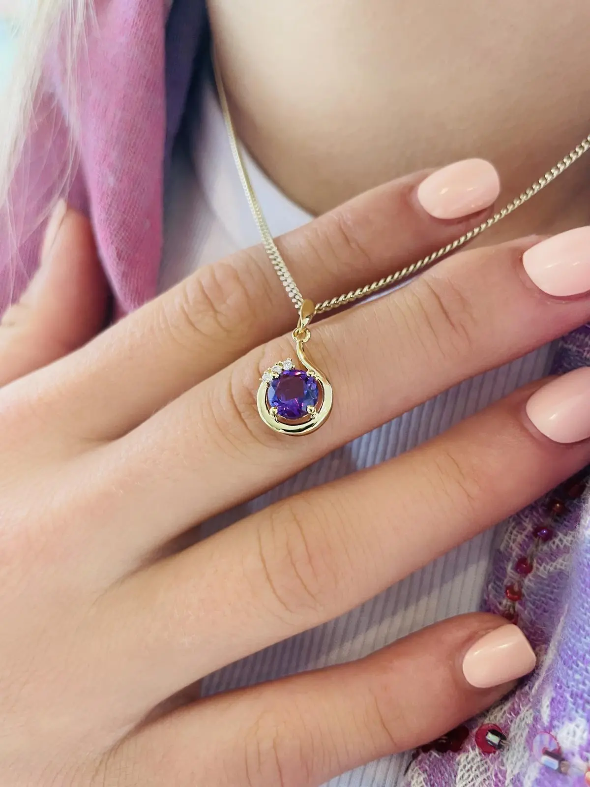 Sals | Anhänger aus Gold mit echtem Amethyst Edelstein & Zirkonia | Ansicht 2