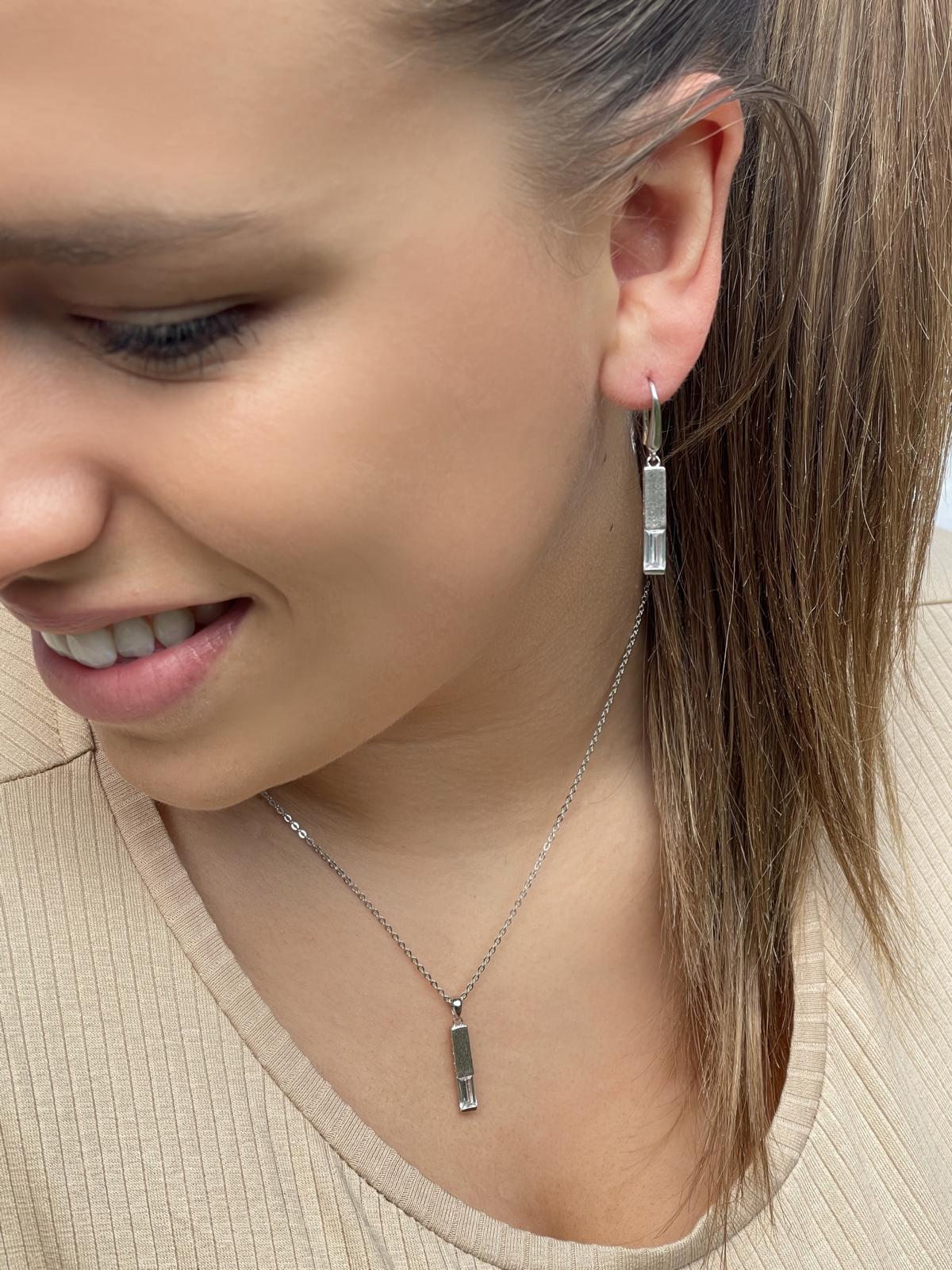 Halskette für Damen & Mädchen aus echtem Sterlingsilber mit weißen Zirkonia an Dekolleté - Barbie | Skintype